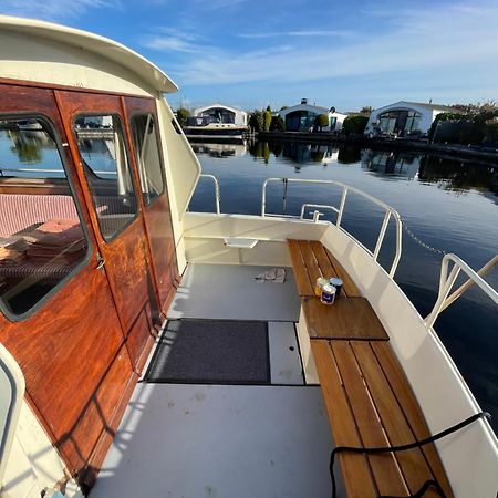Suesses Motorboot - Bremen Ueberseestadt Экстерьер фото
