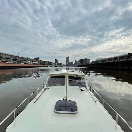 Suesses Motorboot - Bremen Ueberseestadt Экстерьер фото