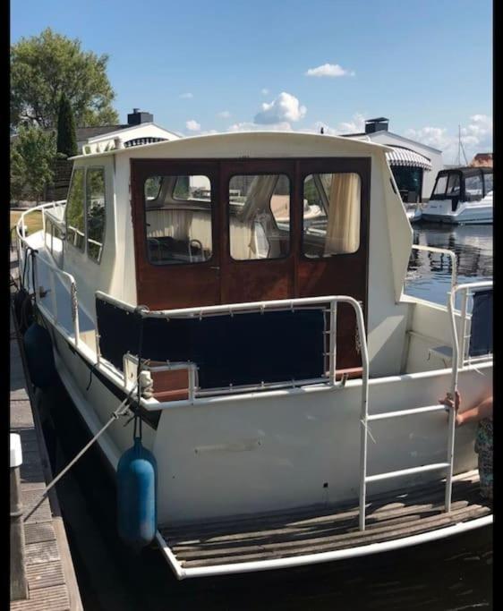 Suesses Motorboot - Bremen Ueberseestadt Экстерьер фото