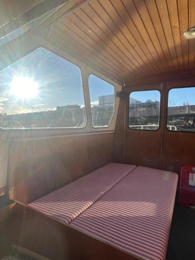 Suesses Motorboot - Bremen Ueberseestadt Экстерьер фото