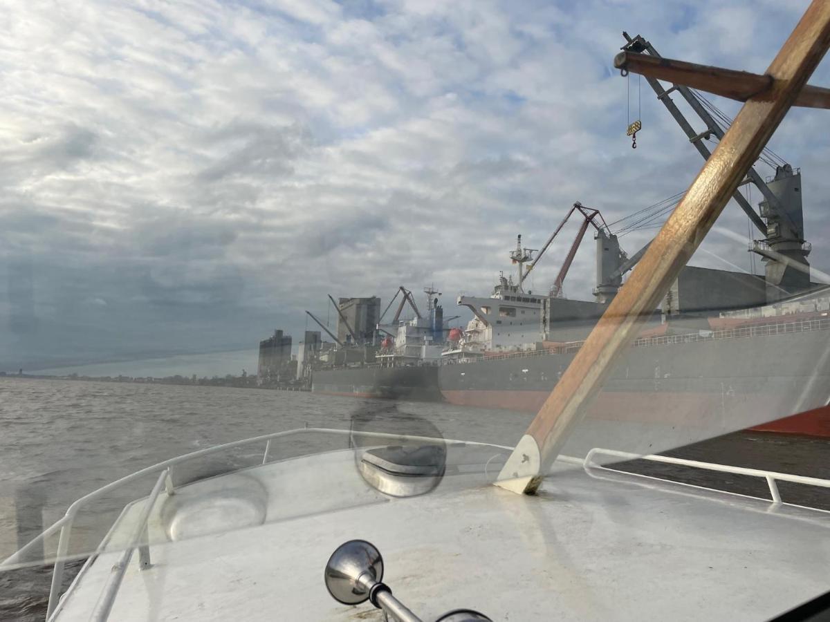 Suesses Motorboot - Bremen Ueberseestadt Экстерьер фото