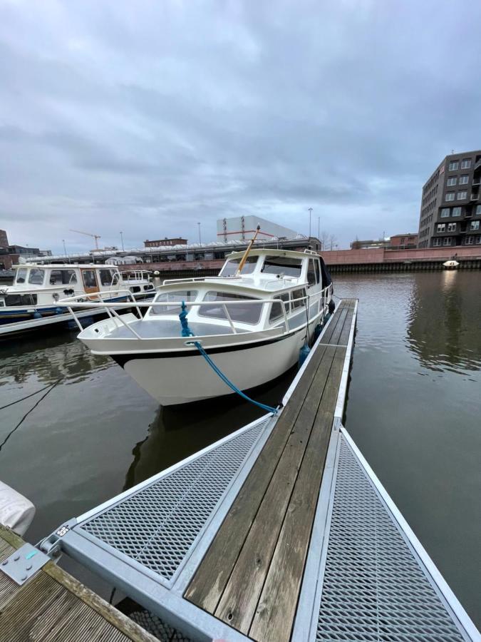 Suesses Motorboot - Bremen Ueberseestadt Экстерьер фото
