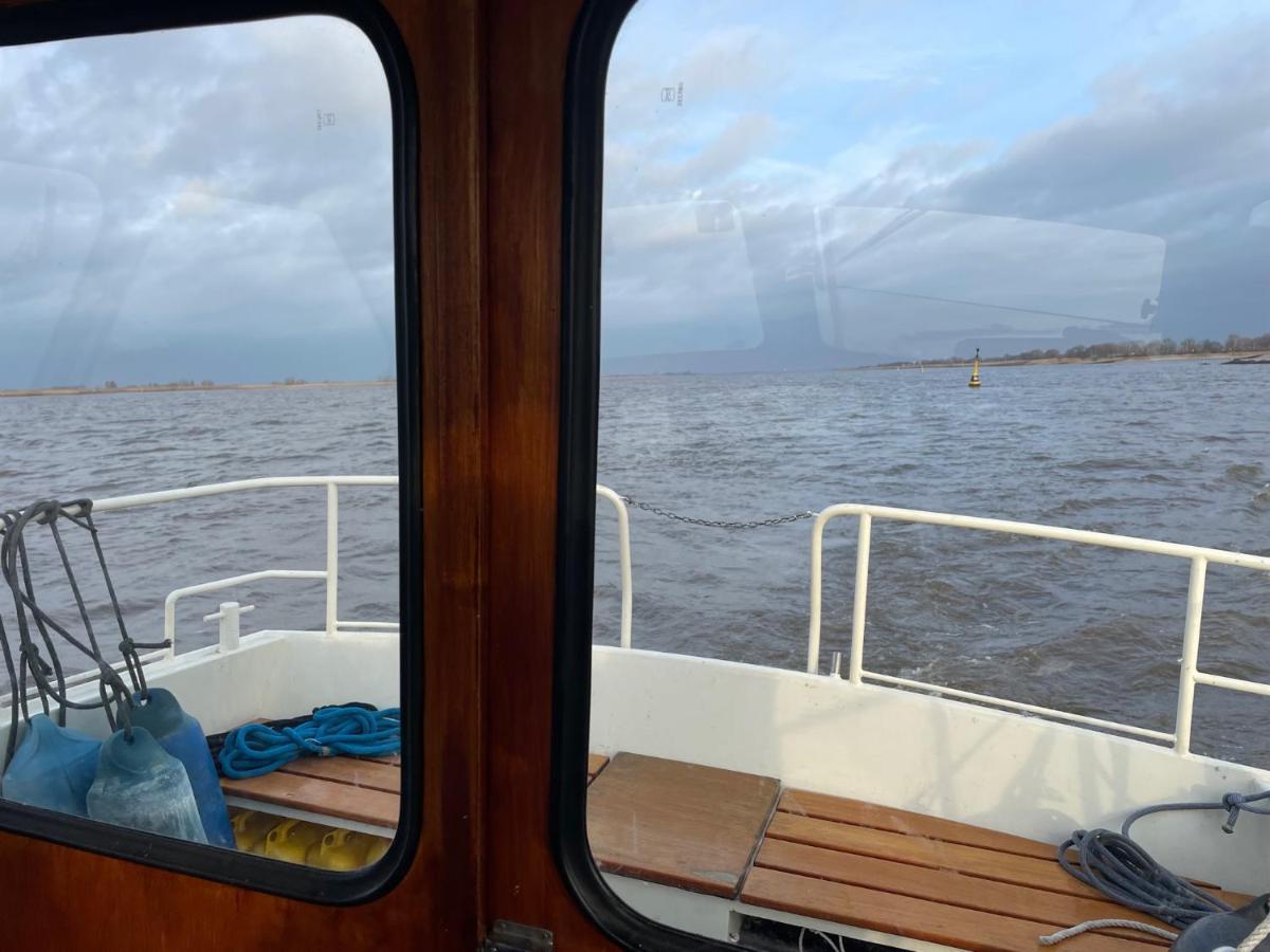 Suesses Motorboot - Bremen Ueberseestadt Экстерьер фото