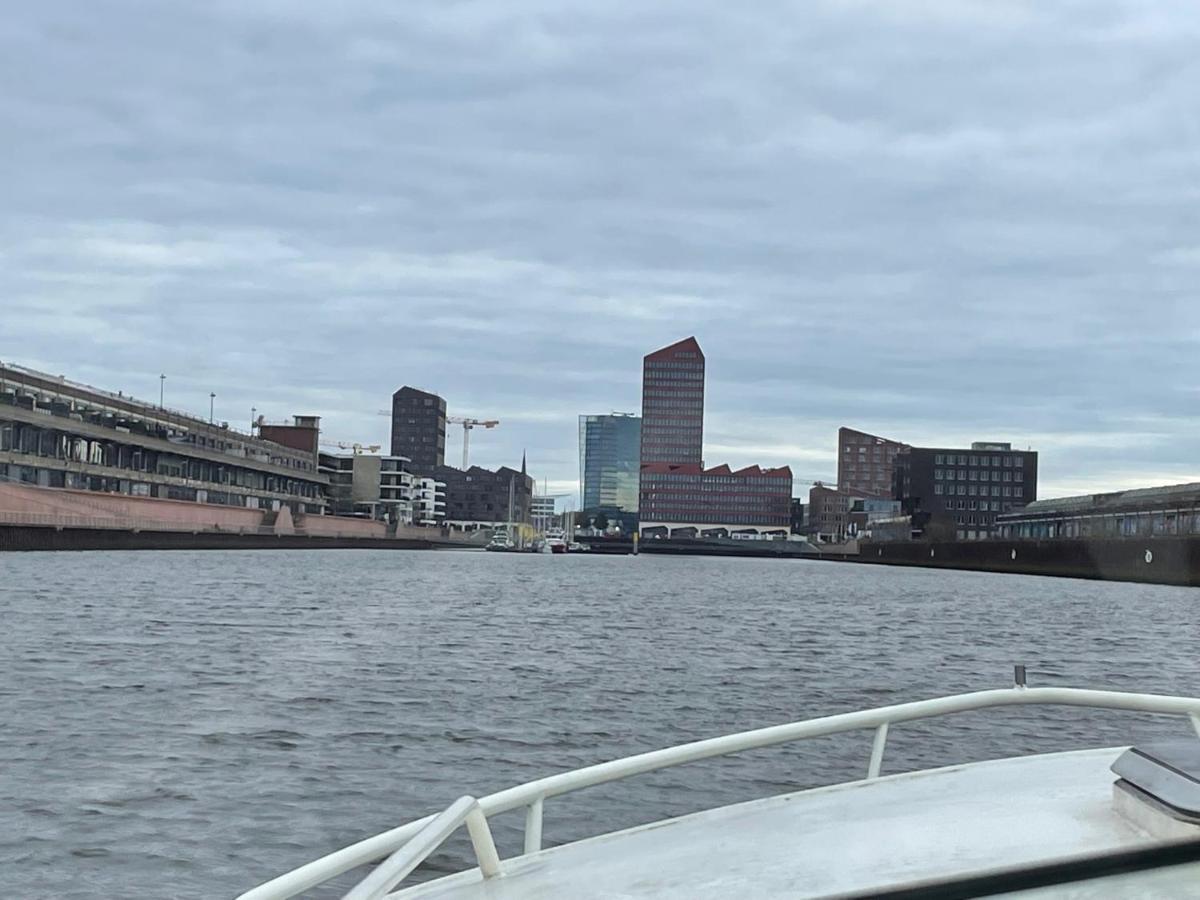 Suesses Motorboot - Bremen Ueberseestadt Экстерьер фото