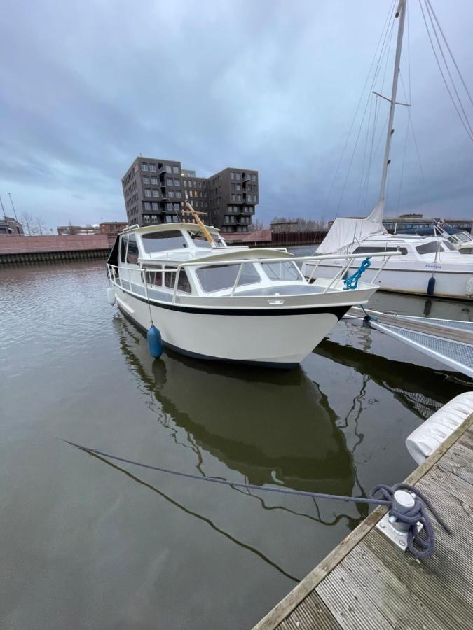 Suesses Motorboot - Bremen Ueberseestadt Экстерьер фото