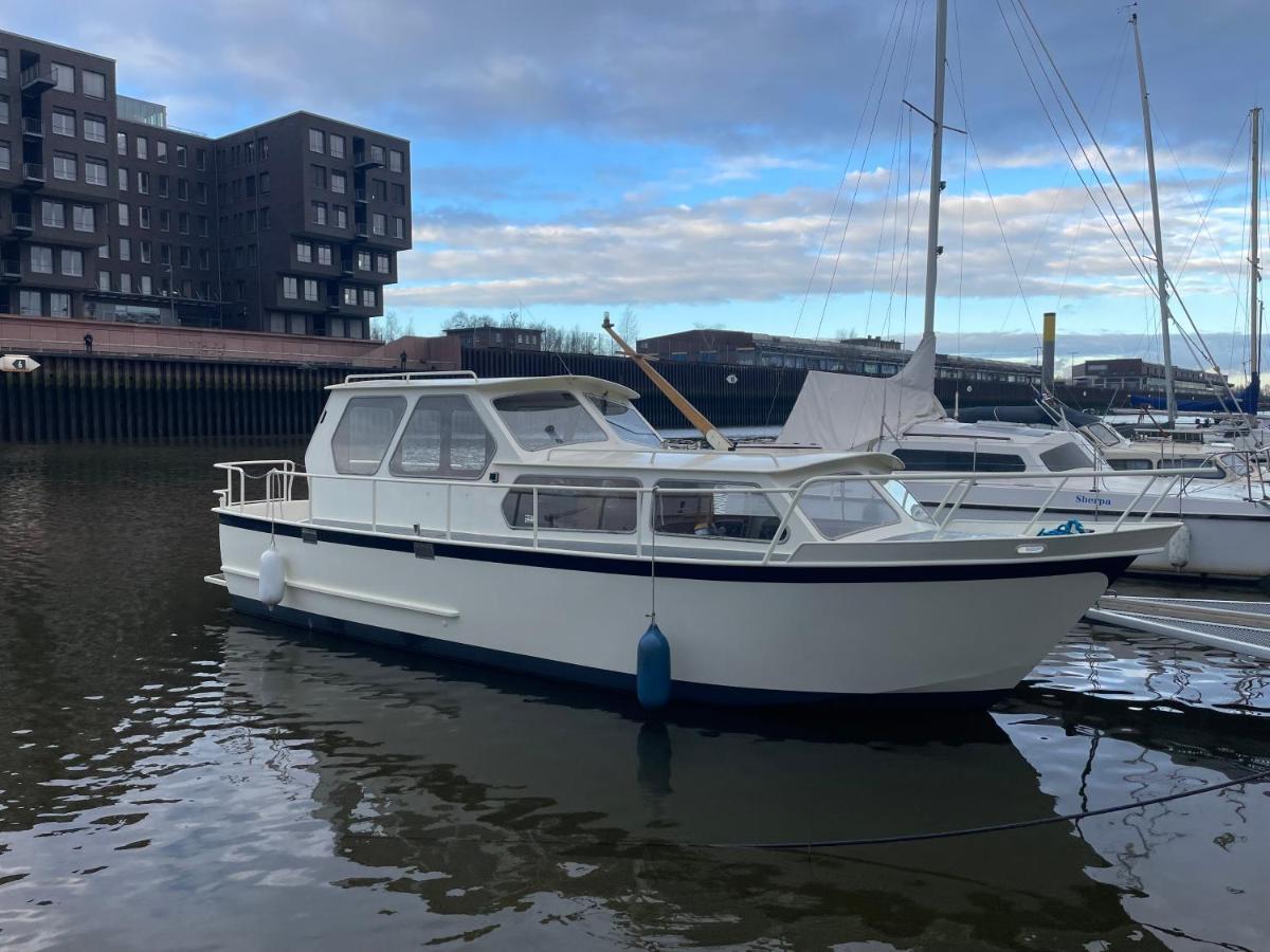 Suesses Motorboot - Bremen Ueberseestadt Экстерьер фото