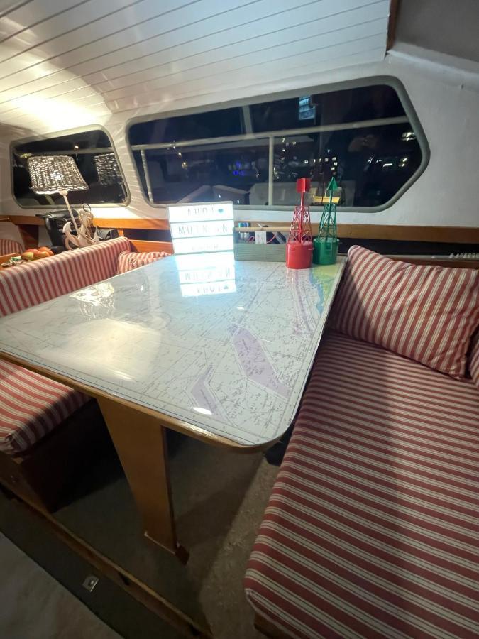 Suesses Motorboot - Bremen Ueberseestadt Экстерьер фото