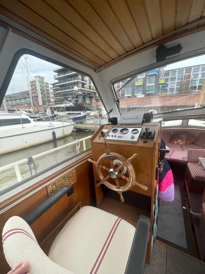 Suesses Motorboot - Bremen Ueberseestadt Экстерьер фото