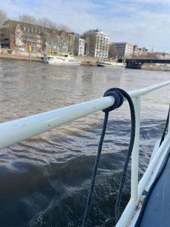Suesses Motorboot - Bremen Ueberseestadt Экстерьер фото