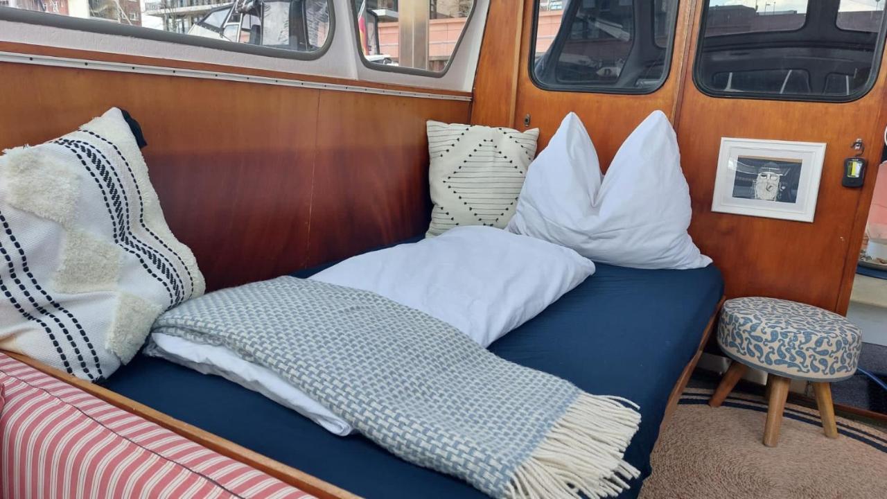 Suesses Motorboot - Bremen Ueberseestadt Экстерьер фото