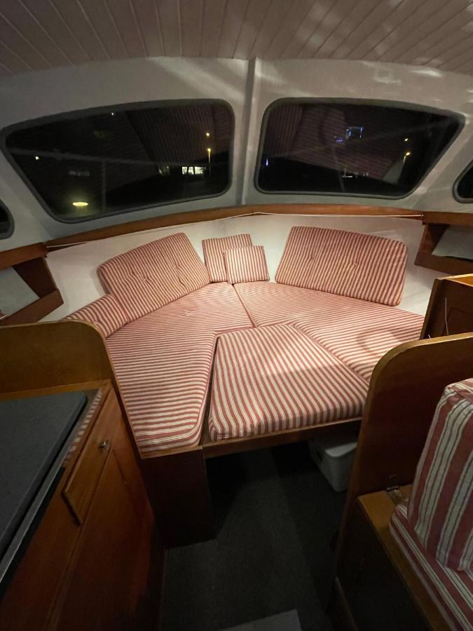 Suesses Motorboot - Bremen Ueberseestadt Экстерьер фото