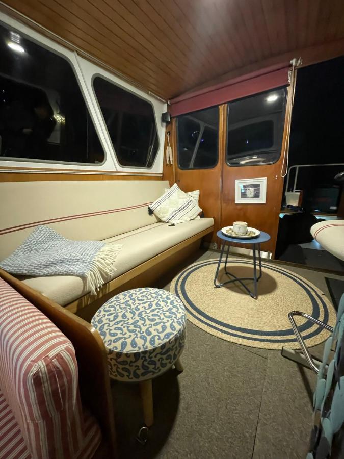 Suesses Motorboot - Bremen Ueberseestadt Экстерьер фото