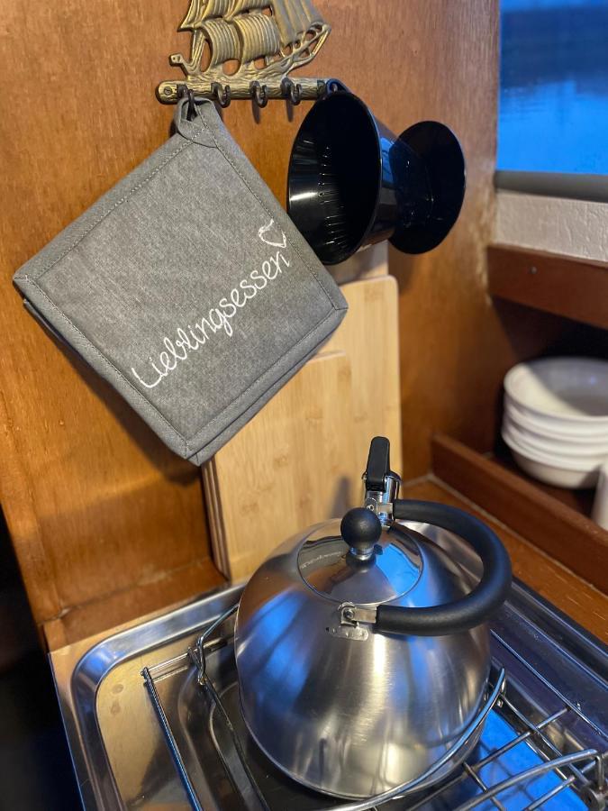 Suesses Motorboot - Bremen Ueberseestadt Экстерьер фото