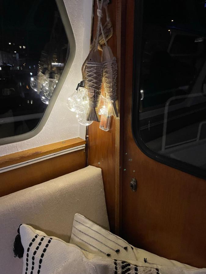 Suesses Motorboot - Bremen Ueberseestadt Экстерьер фото