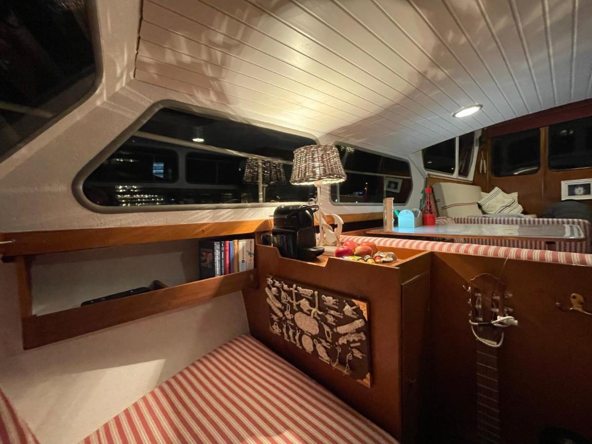 Suesses Motorboot - Bremen Ueberseestadt Экстерьер фото